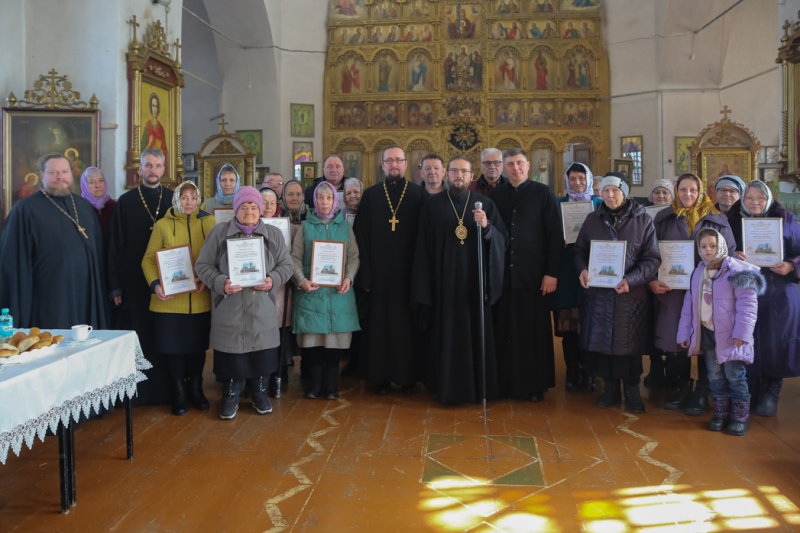 Епископ Дионисий совершил Литургию Преждеосвященных Даров в храме святителя Тихона, епископа Воронежского, Задонского чудотворца села Шубное Острогожского района