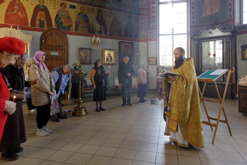 В Свято‑Ильинском кафедральном соборе города Россошь священнослужитель совершил панихиду о безвинно пострадавших богоборцами