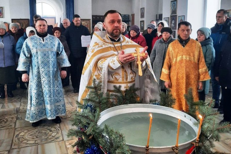 Священник совершил праздничное богослужение и чин Великого освящения воды