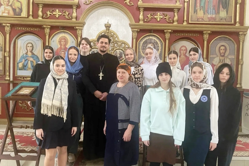 В храме святого благоверного князя Александра Невского прошла встреча со школьниками