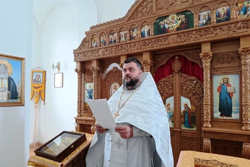 В храме Святой Живоначальной Троицы села Новомеловатка молитвенно отметили праздник Сретения Господня