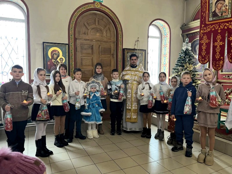 На приходе храма святого благоверного князя Александра Невского села Митрофановка отметили праздник Рождества Христова