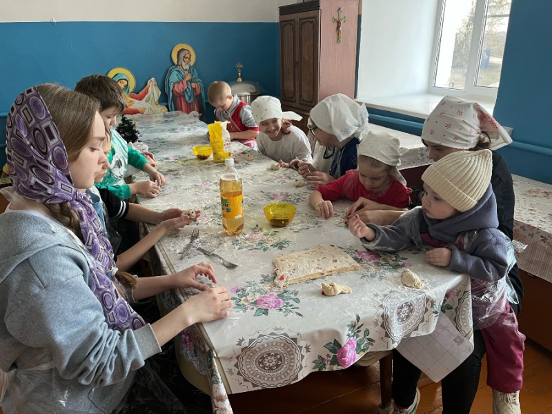 Мастер-класс по выпечки жаворонков прошел в Казанском храме села Покровка