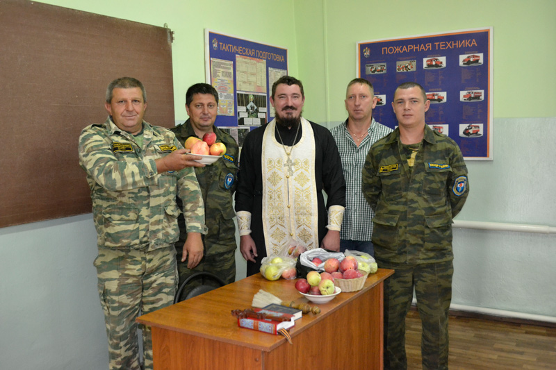 Иерей Артемий Фисенко посетил пожарные части Каменского района
