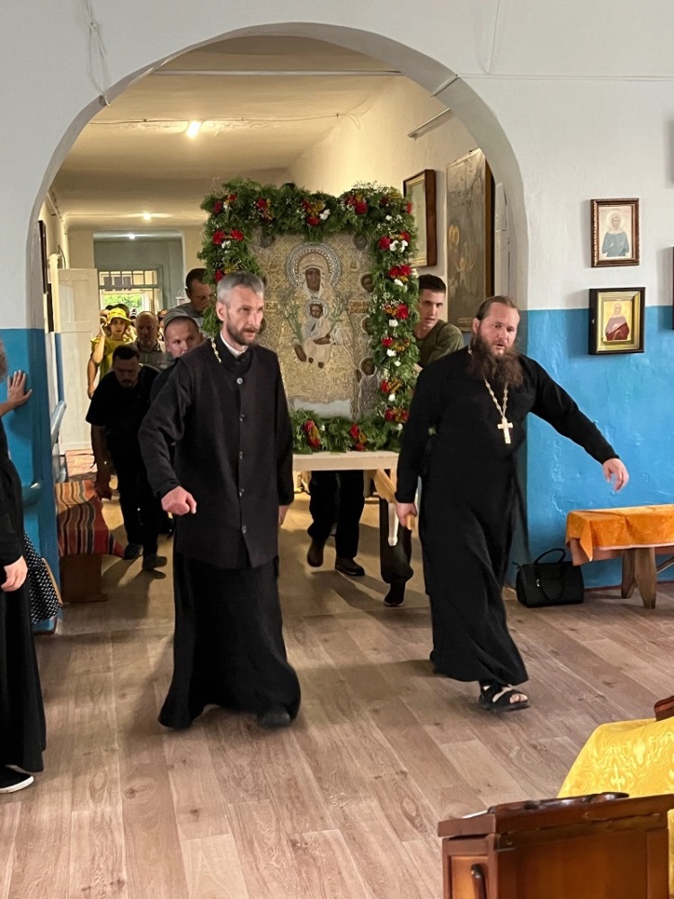 Благочинный Россошанского церковного округа принял участие в Дивногорском крестном ходе