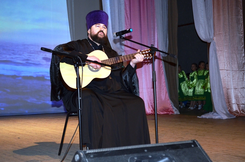 Настоятель Покровского храма принял участие в торжественном мероприятии, посвященном ко Дню матери