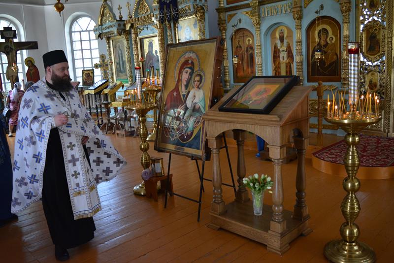 В Казанском храме поселка Каменка встретили чудотворную икону Божией Матери «Оршанская»