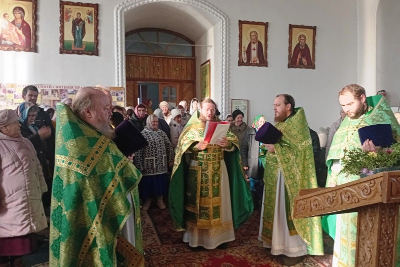 В селе Осетровка Верхнемамонского района соборно отметили престольный праздник