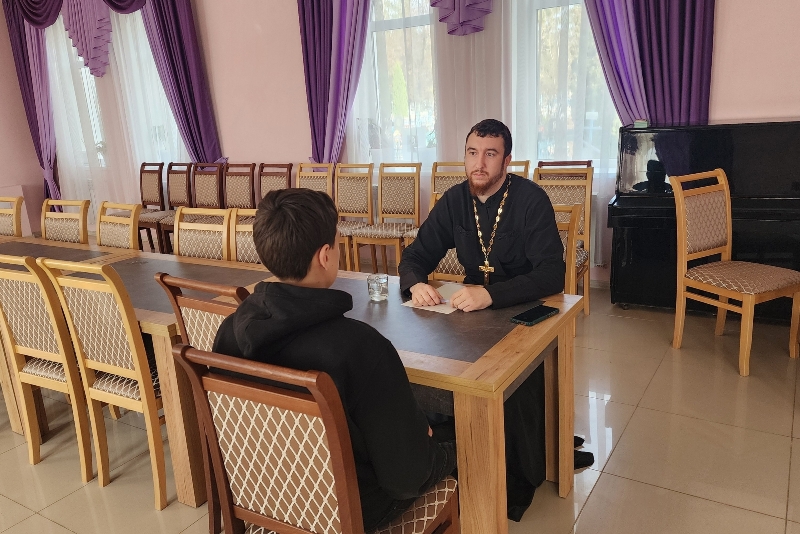 В Острогожске прошла душеполезная встреча священника с подростком, находящимся на профилактическом учете в КПДН