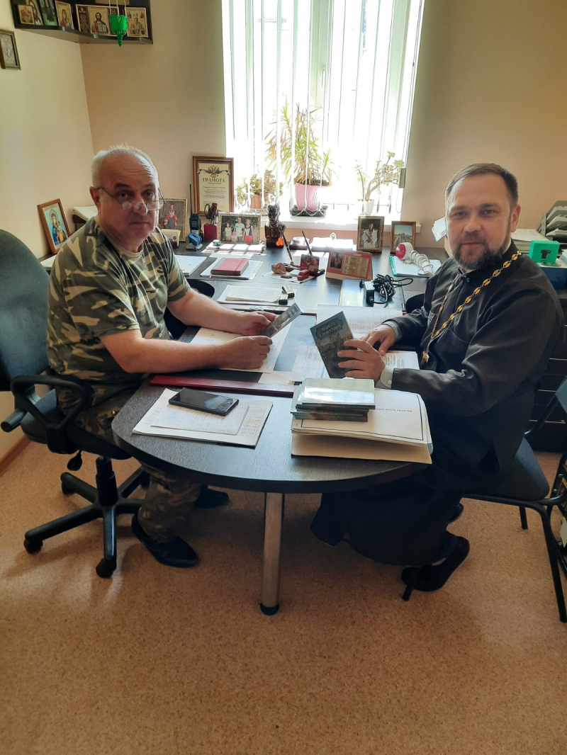 Священник посетил пожарную часть