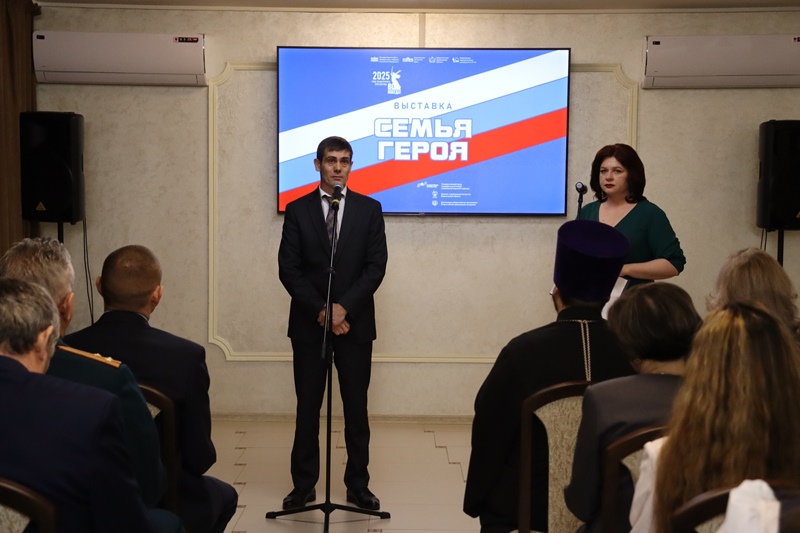 В городе Богучар состоялось торжественное открытие выставки «Семья Героя»