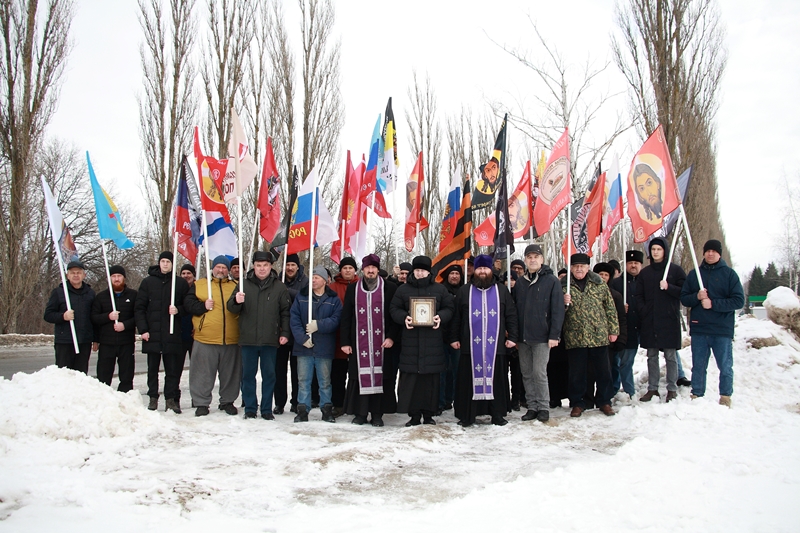 В поселке Каменка состоялся братский молебен у поклонного креста