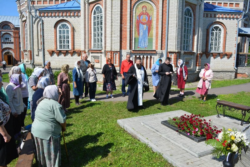 Память нетленна: в день пятилетия преставления протоиерея Александра Долгушева в Каменке совершена заупокойная молитва