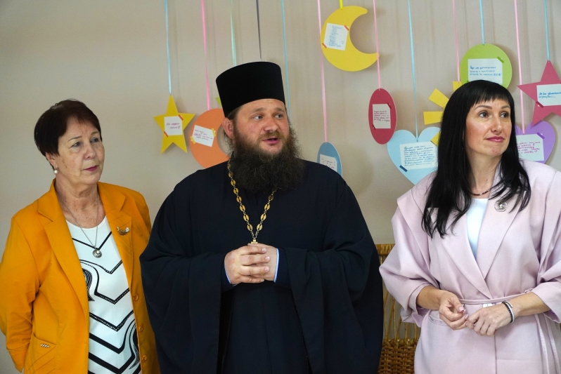 В Международный день семьи секретарь Епархиального управления посетил Россошанский роддом