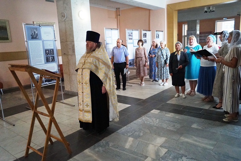 В Верхнем Мамоне открылась выставка, посвящённая памяти святителя Тихона, Патриарха Московского и всея Руси