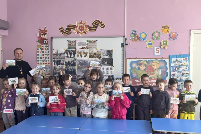 Настоятель Преображенского храма села Заболотовка Россошанского благочиния принял участие в акции «Письмо солдату»