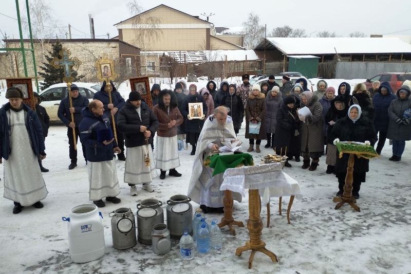 На приходах Калачеевского благочиния молитвенно встретили праздник Крещения Господня
