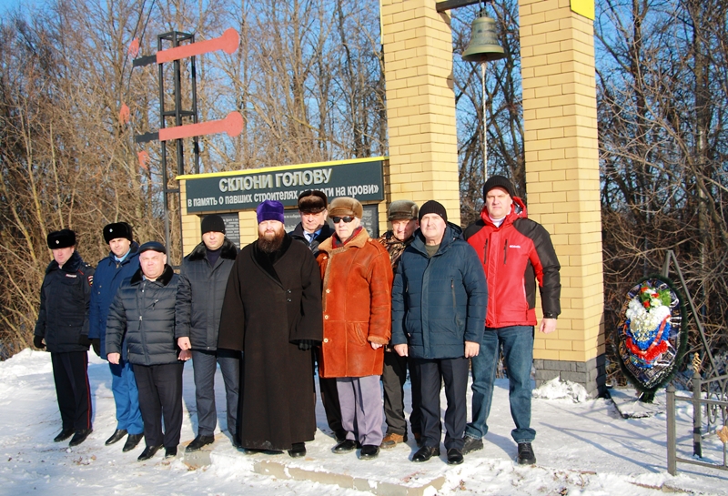 Благочинный Каменского церковного округа принял участие в митинге, посвященном освобождению поселка Каменка