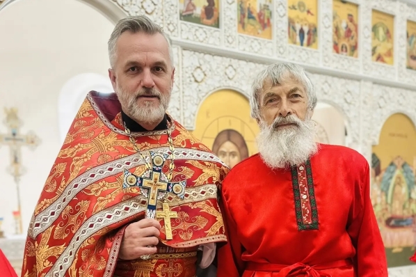 Праздничное Пасхальное богослужение в Успенском храме села Старая Калитва