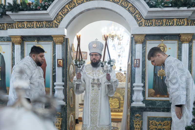 В праздник Собора Пресвятой Богородицы Преосвященнейший епископ Дионисий совершил Литургию в храме иконы Божией Матери «Казанская» города Павловска