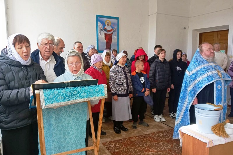 В храме Покрова Пресвятой Богородицы села Дерезовка совершен праздничный молебен