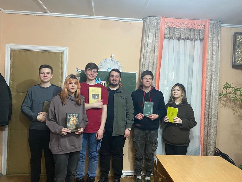 В молодежном православном клубе «Завет» состоялось мероприятие к Дню православной книги.