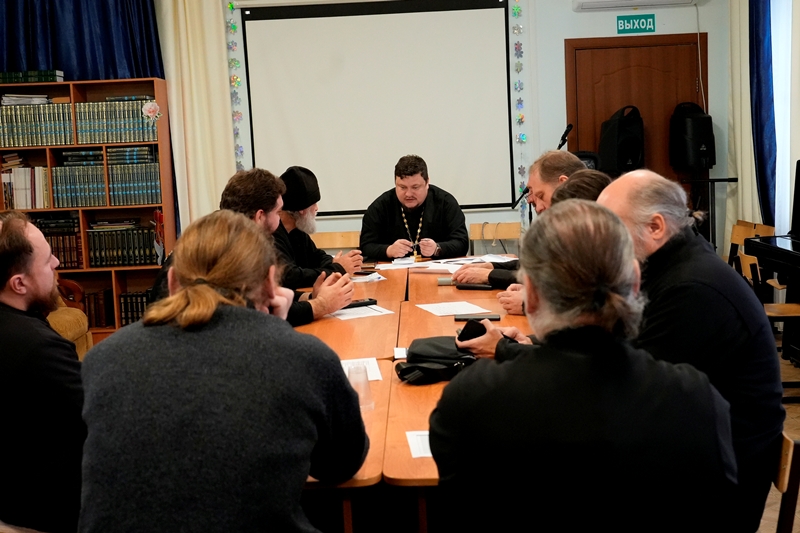 Благочинный возглавил работу очередного собрания духовенства Калачеевского церковного округа