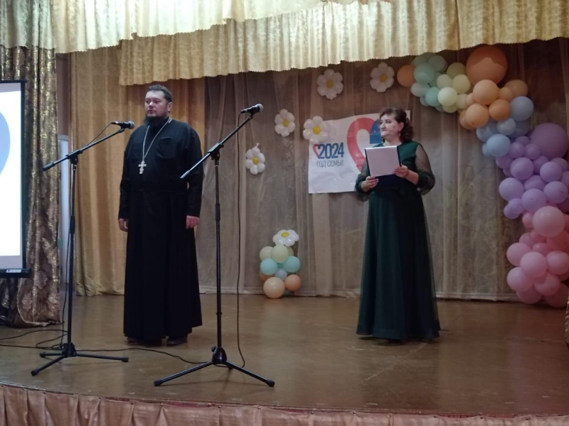 Праздничный концерт в ДК села Гнилое