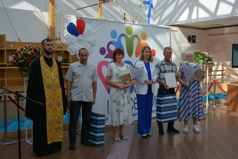 В ДК "Современник" чествовали уважаемые семьи города Павловск