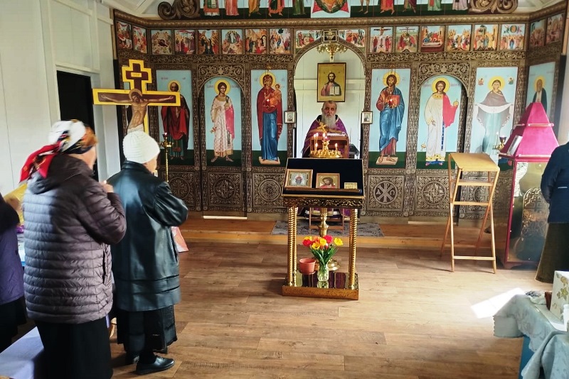 В посёлке Колос была совершена Литургия Преждеосвященных Даров