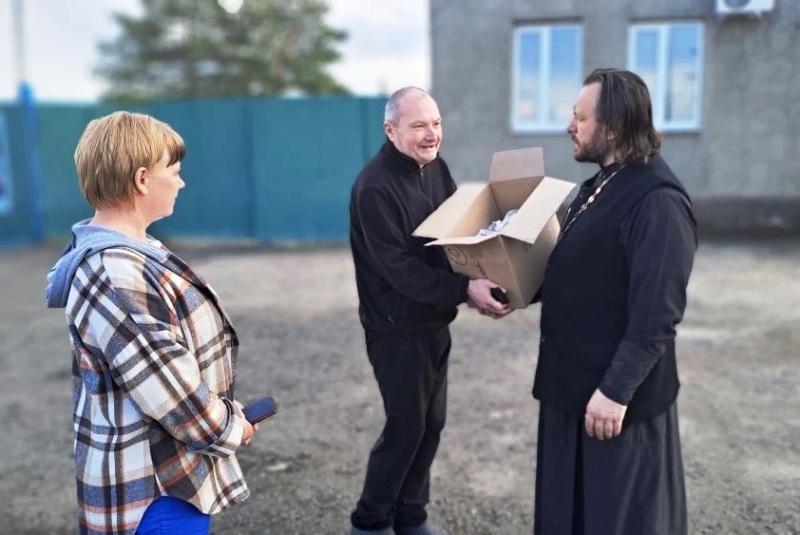 Иерей Игорь Подопригорин навестил постояльца Воробьевского интерната накануне Пасхи