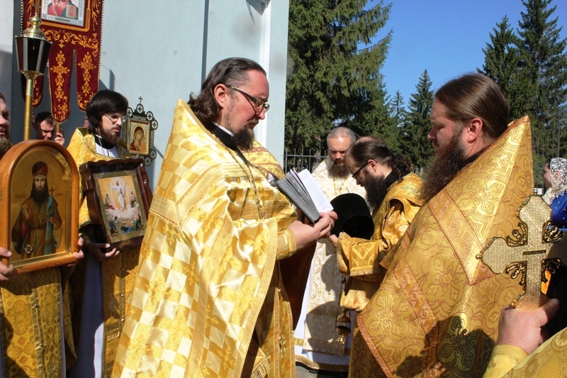 В Свято-Тихоновском соборном храме города Острогожска отметили престольный праздник торжественным соборным богослужением