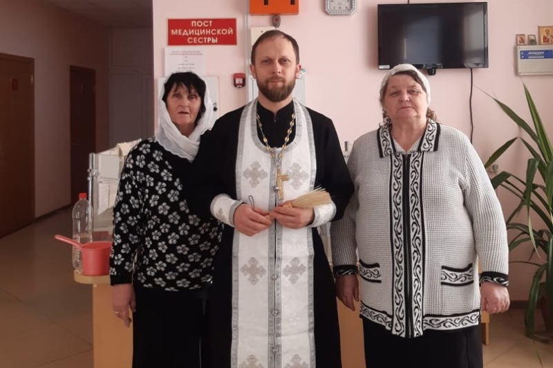 Постояльцев воронцовского отделения сестринского ухода поздравили с праздником Крещения 