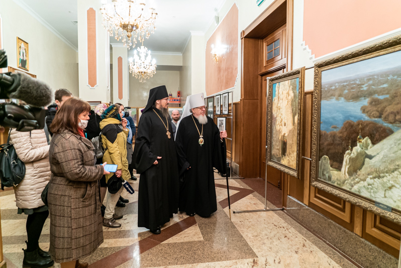 Глава Воронежской митрополии посетил торжественное открытие выставки работ преподавателей и студентов Академии акварели и изящных искусств Сергея Андрияки (г. Москва)