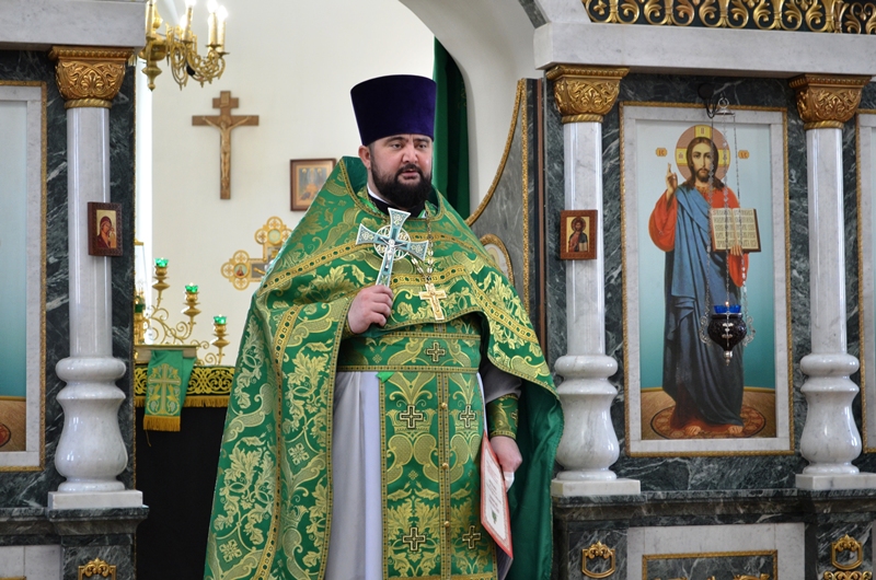 В Казанском храме города Павловска прошло торжественное богослужение, посвященное празднику Входа Господня в Иерусалим