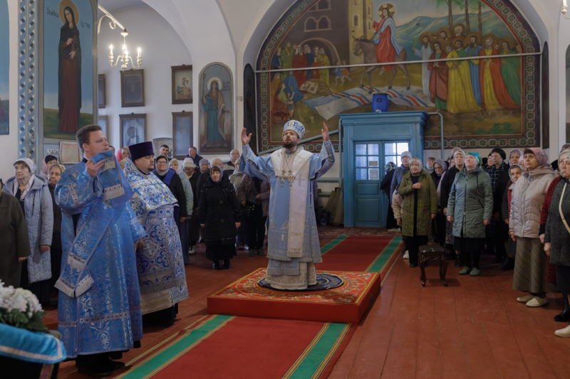 В праздник Благовещения Пресвятой Богородицы епископ Россошанский и Острогожский Дионисий совершил Божественную литургию в храме Вознесения Господня города Калач