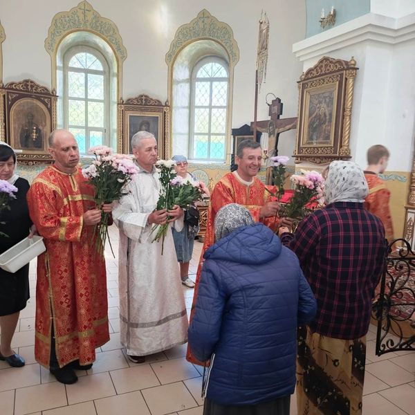 В благочинии поздравили прихожанок с Днем жен-мироносиц