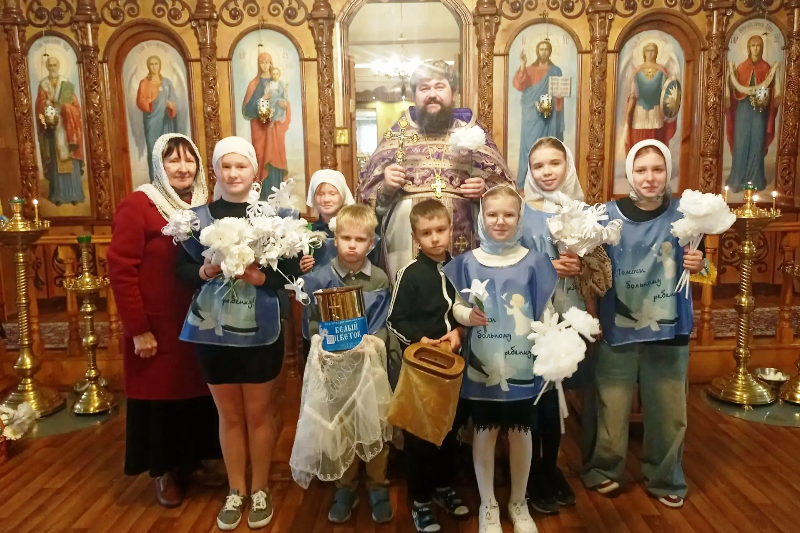 «Белый цветок»: в Покровском храме города Павловска завершилась благотворительная акция в поддержку тяжелобольных детей