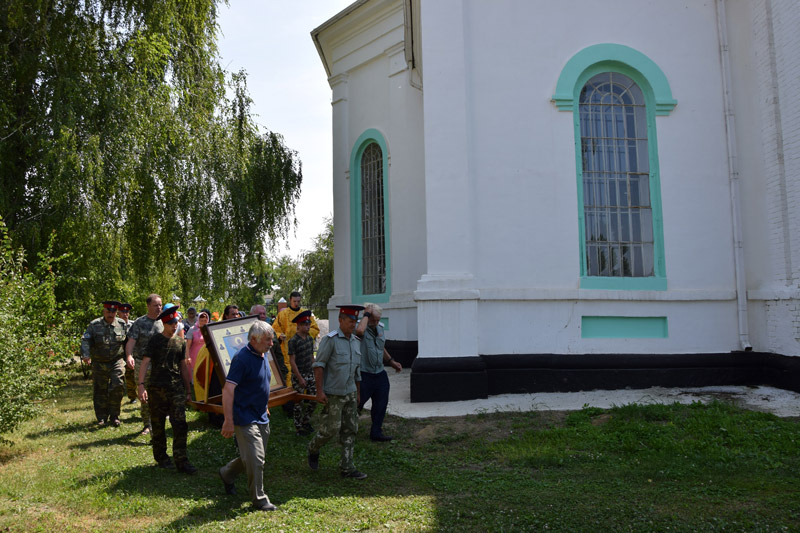 В Кантемировку прибыл Крестный ход