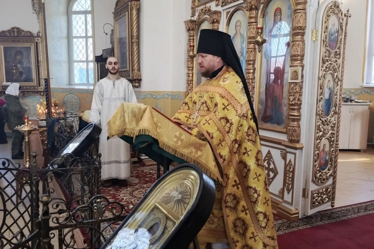 В храме святого мученика Иоанна Воина города Богучар православные встретили Прощеное воскресенье