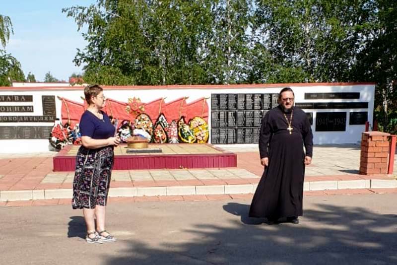 Настоятель Александро-Невского храма принял участие в акции ко Дню памяти и скорби