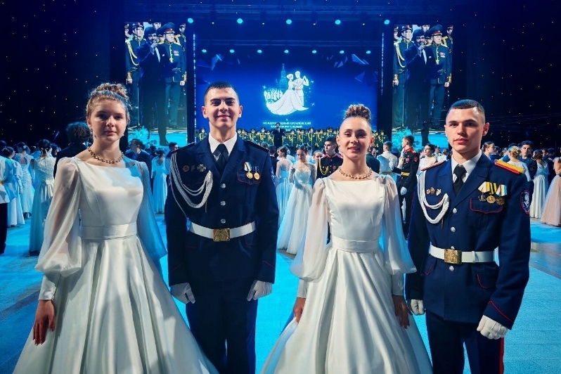 В Москве воспитанники Верхнемамонского Матвея Платова казачьего кадетского корпуса приняли участие в международном кадетском бале