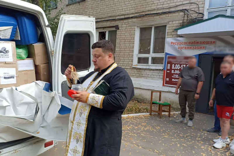Благочинный Калачеевского церковного округа иерей Иоанн Суздальцев благословил волонтеров Пригородного сельского поселения