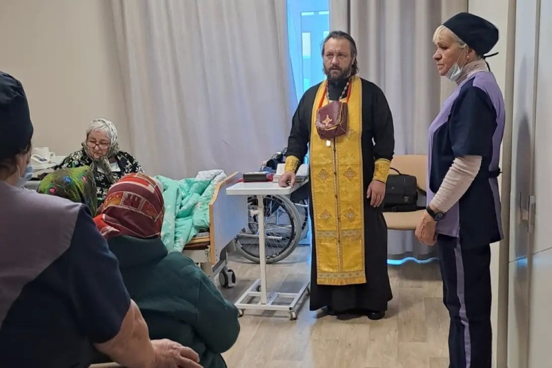 Иерей Игорь Подопригорин совершил таинство исповеди и причастия в Воробьевском Центре реабилитации и социализации