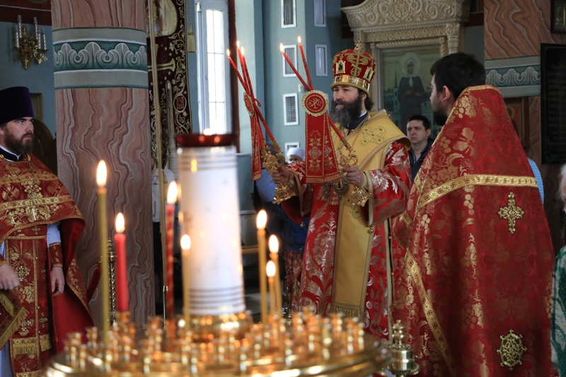 Архиерейское богослужение в Неделю жен-мироносиц