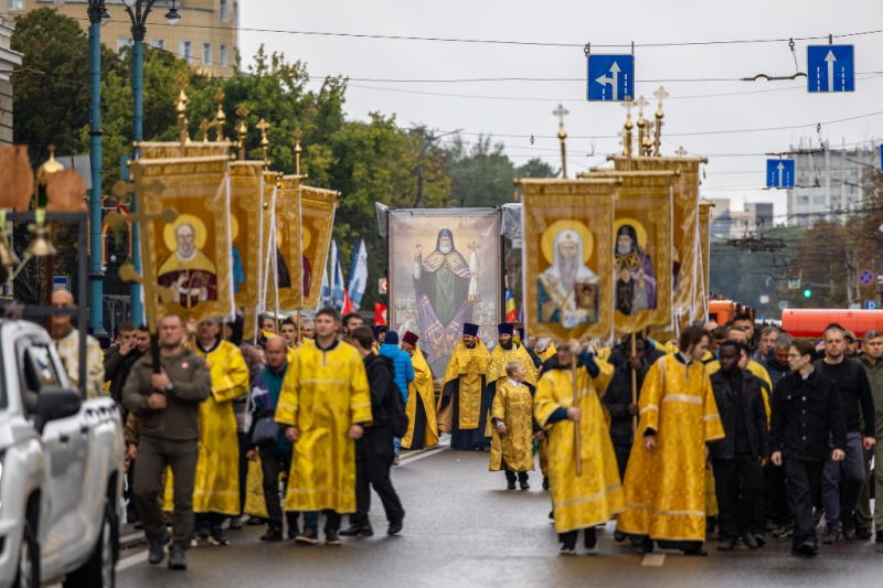 В Воронеже состоялся общегородской крестный ход, приуроченный ко дню памяти Собора святых Воронежской митрополии