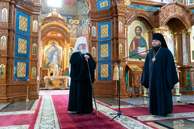 Поздравление с Днем рождения Высокопреосвященнейшему митрополиту Воронежскому и Лискинскому Сергию от клира и мирян Воронежской митрополии