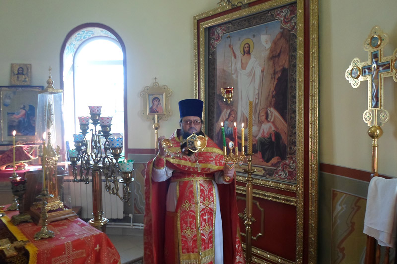 Богослужение в Александро-Невском храме