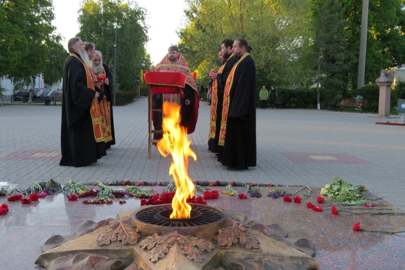 Священнослужители благочиния соборно почтили память погибших в ВОВ