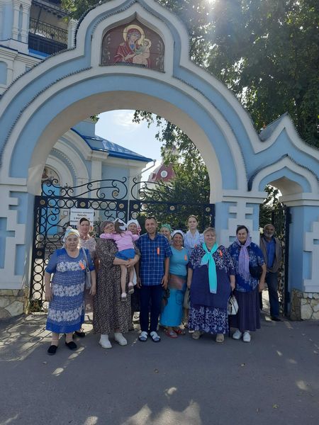 Паломники из Богучарского благочиния посетили святые места п. Отрадное и г. Воронежа